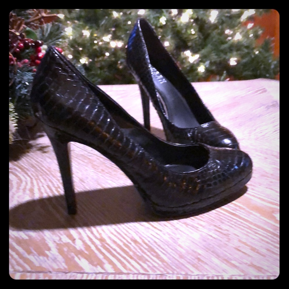 Ralph Lauren Black Snakeskin high heels Size 8 1/2